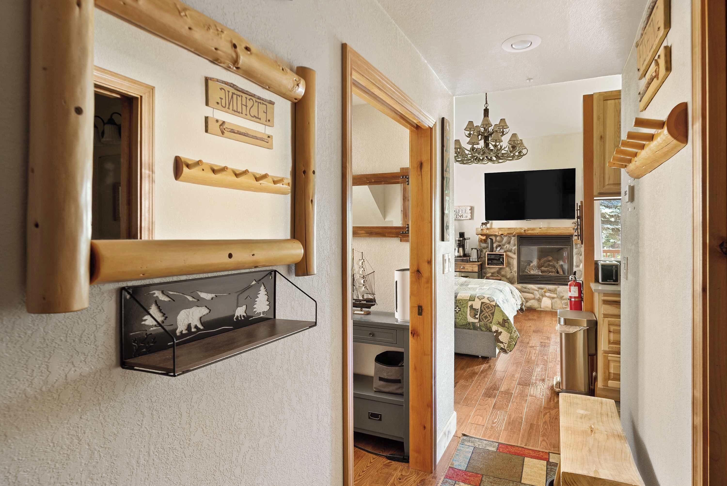 2 bedrooms, desk, iron/ironing board, WiFi