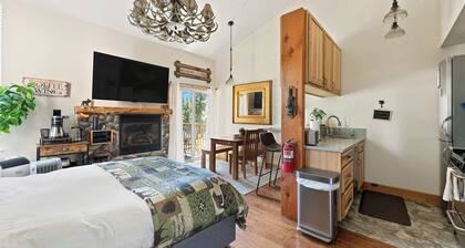 TahoeCozy Woodland Retreat • Pool • Hot Tub • Beach