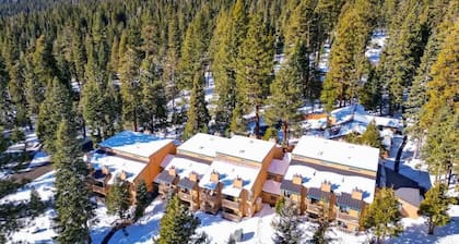 TahoeCozy Woodland Retreat • Pool • Hot Tub • Beach