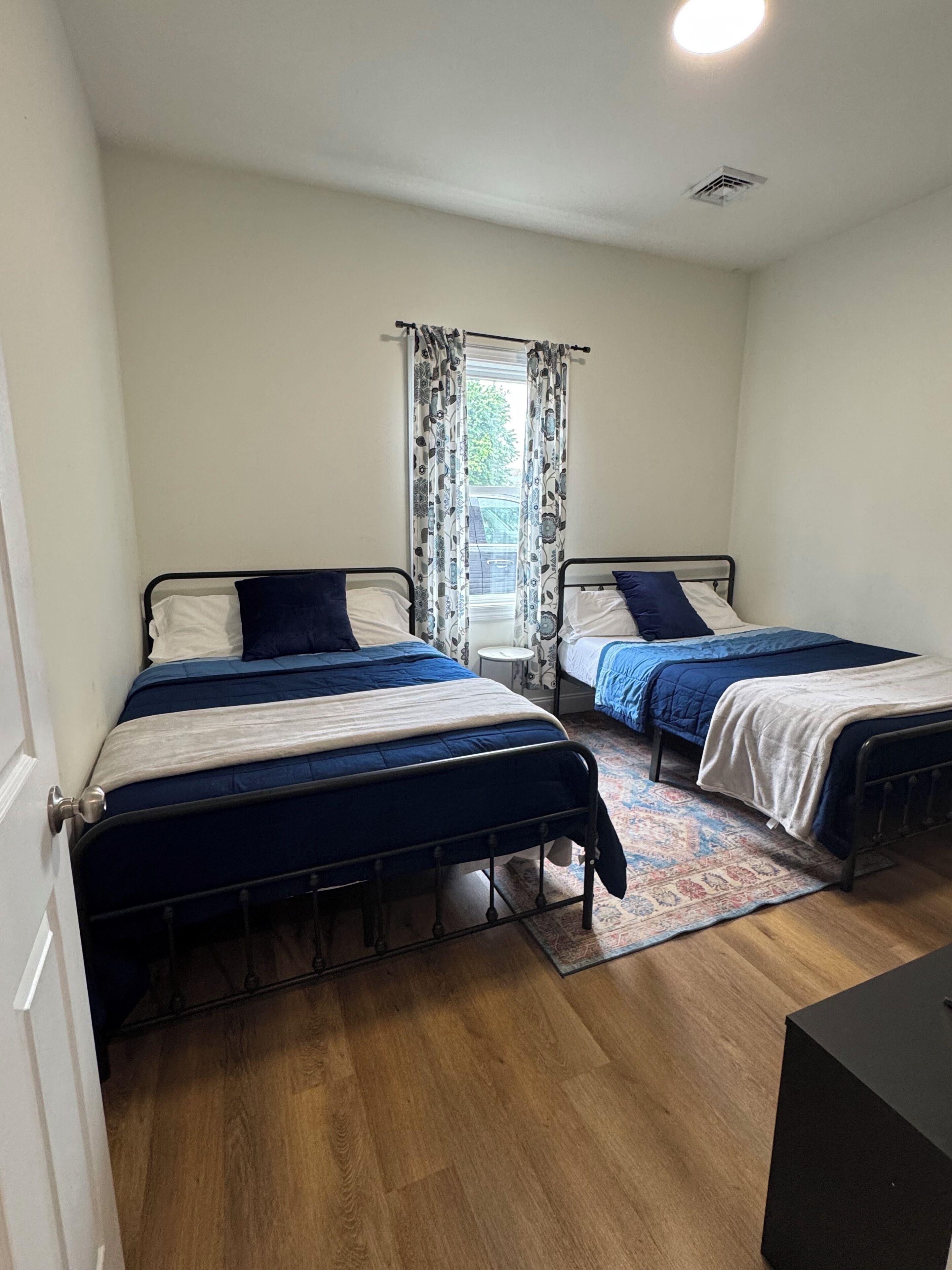 2 chambres, fer et planche à repasser, Wi-Fi gratuit, draps fournis