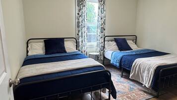 2 chambres, fer et planche à repasser, Wi-Fi gratuit, draps fournis