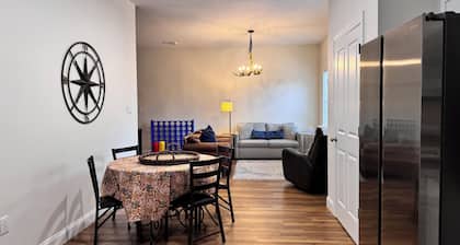 Sleeps 8! Foosball+Arcade, Private Courtyard, Parking, Washer+Dryer. Great home!