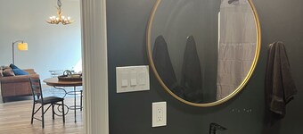 Sleeps 8! Foosball+Arcade, Private Courtyard, Parking, Washer+Dryer. Great home!