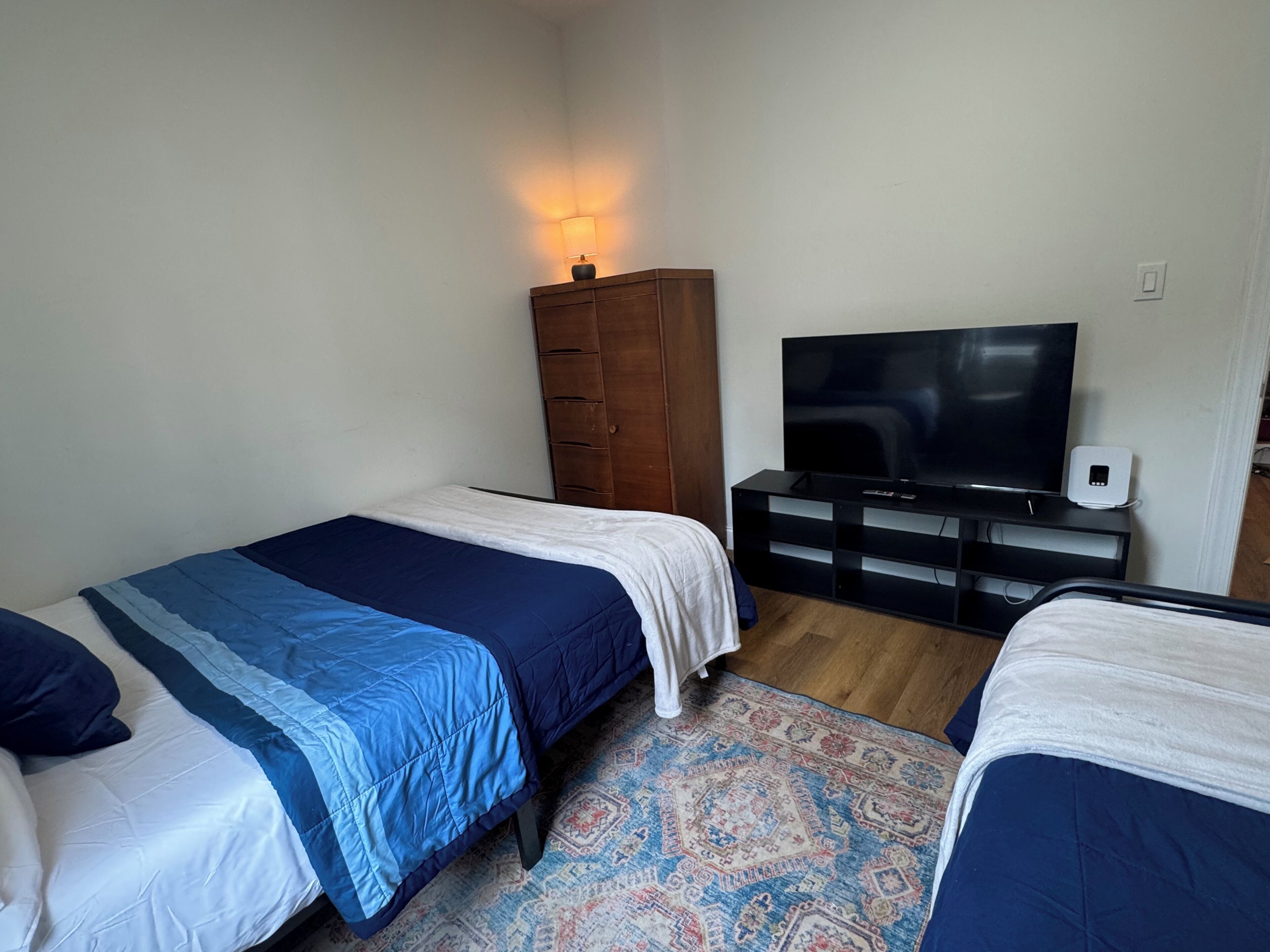 2 chambres, fer et planche à repasser, Wi-Fi gratuit, draps fournis