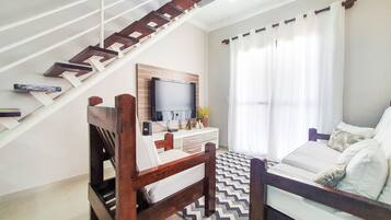 Apartment | Living room | Flat-screen TV