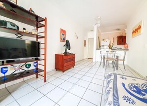 Apartamento tradicional | Sala de estar | TV de tela plana