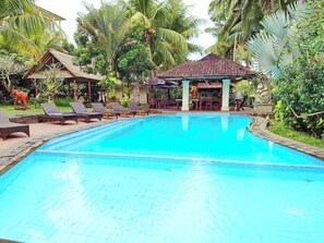 Kolam renang outdoor