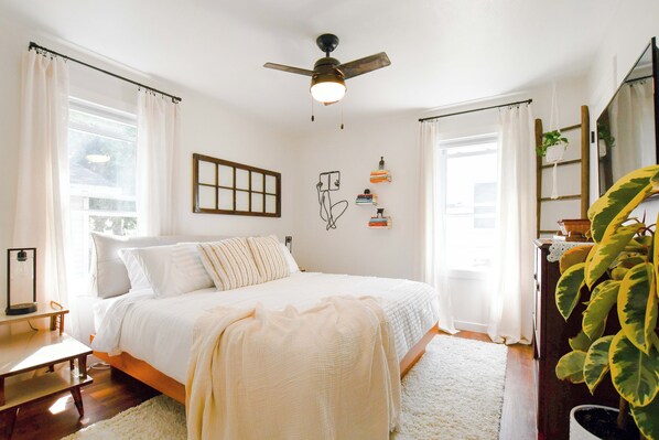 2 bedrooms, iron/ironing board, free WiFi, bed sheets