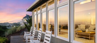 Breathtaking Panoramic Ocean and Views on Gearhart Golf Links, Huge Deck, Game Room, Fire Table