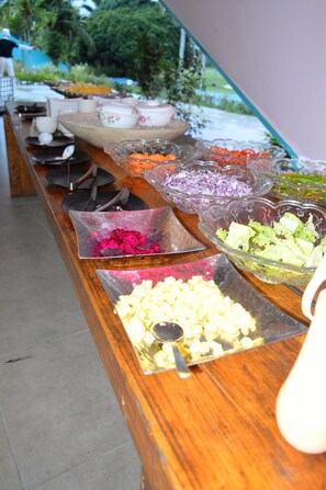 Petit déjeuner buffet servi tous les jours en supplément