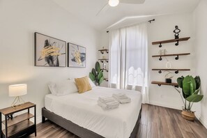 5 habitaciones, tabla de planchar con plancha y wifi gratis