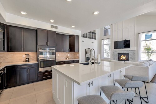 Private Heated Pool, Putting Green, Pool Table, BBQ, WIFI, Near Golf, Dining & Mayo Clinic+FREE GOLF