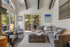 TV, fireplace, stereo