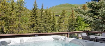 Refreshed Vail Home - Includes 2 Village Ski Lockers!
