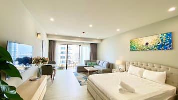 Superior-Studio, 1 King-Bett, eingeschränkter Meerblick | Schreibtisch, laptopgeeigneter Arbeitsplatz, kostenloses WLAN