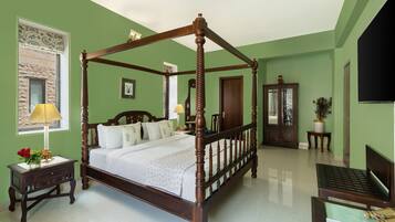 9 bedrooms, WiFi, bed sheets