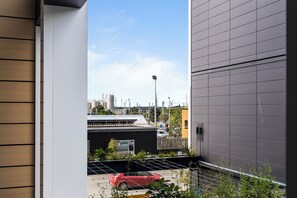 A modern building with a grey facade and a wooden slatted wall. - Modish living in Wynyard Quarter (Auckland)