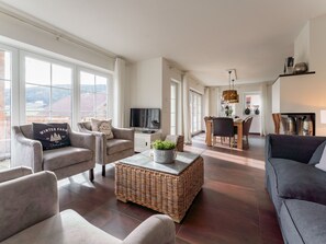 TV, fireplace, DVD player