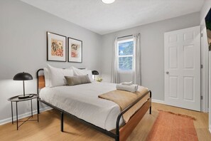 2 dormitoris, escriptori, planxa i posts de planxar i wifi 