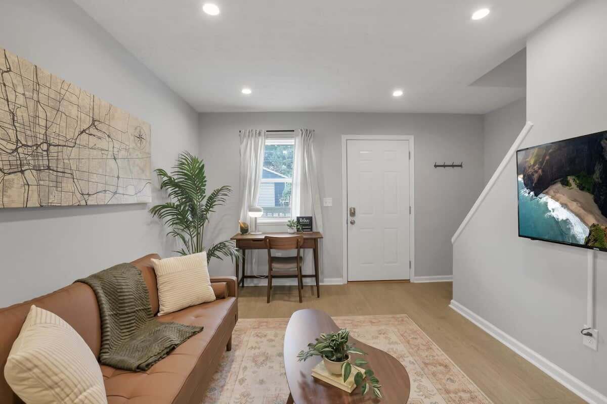 Televisión y oficina 