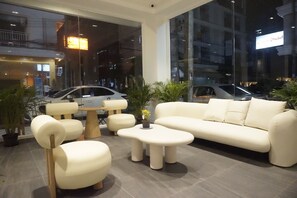 Lobby sitting area - Blue Skyline Hotel (Patong)