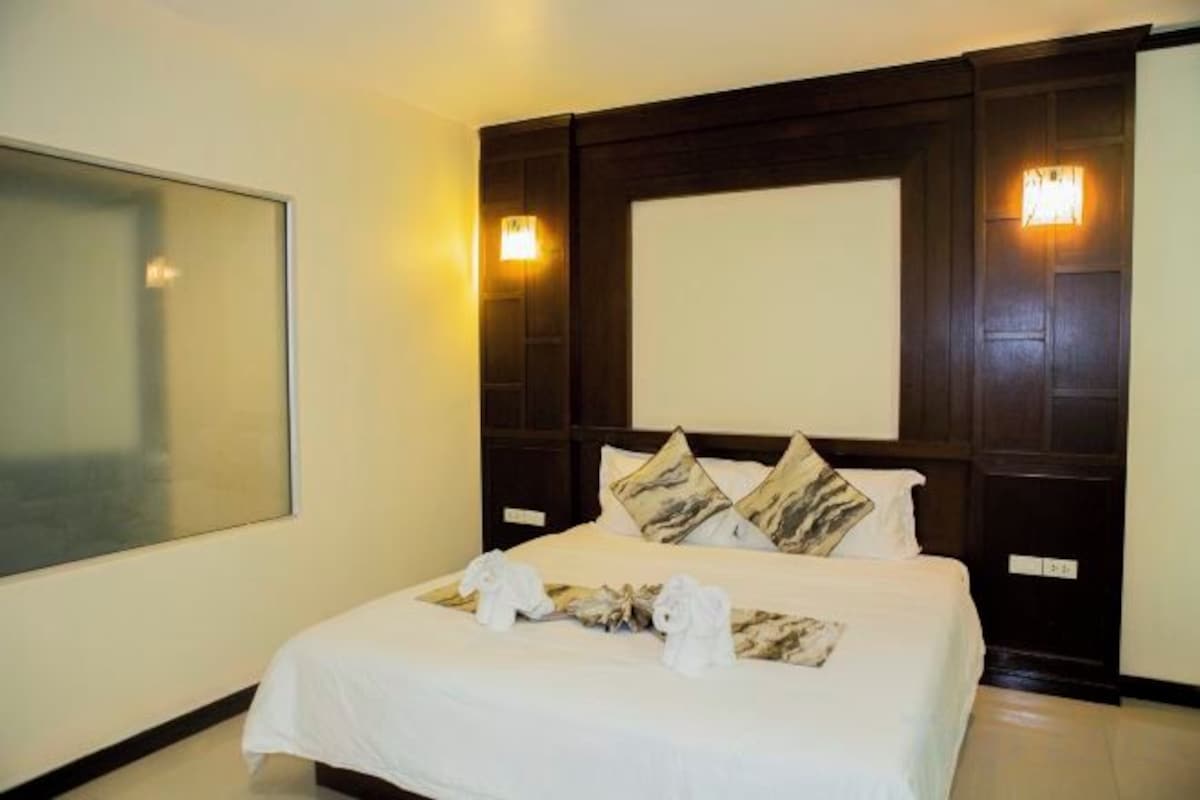 Classic Street View Double Room