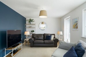 TV, offices - Modern Home with Parking, nr Saunton Sands (Barnstaple)