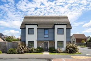 Exterior - Modern Home with Parking, nr Saunton Sands (Barnstaple)