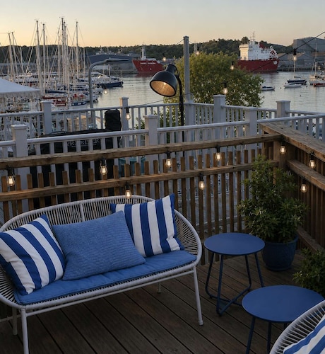 Modern Townhouse with Waterside Views, Turnchapel