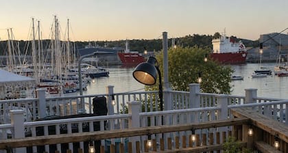Modern Townhouse with Waterside Views, Turnchapel
