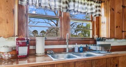 Charming Country Retreat