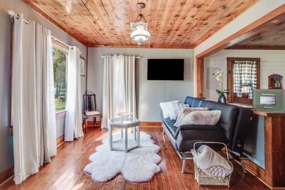 Charming Country Retreat