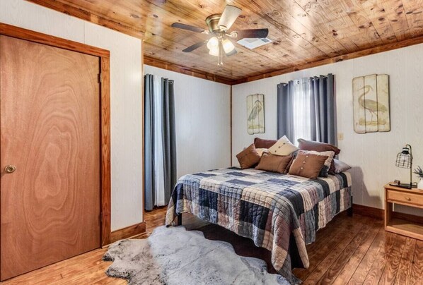 2 bedrooms, iron/ironing board, travel cot, free WiFi