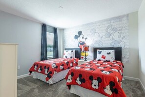 8 bedrooms, iron/ironing board, travel cot, WiFi - Getaway Delight-8 Bedrooms, Pool & Great Location (Four Corners)