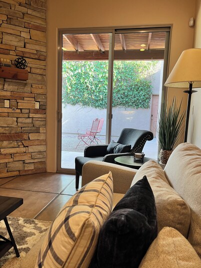 The 1st Place - Beautiful and spacious 5 bedroom home next to U of A.