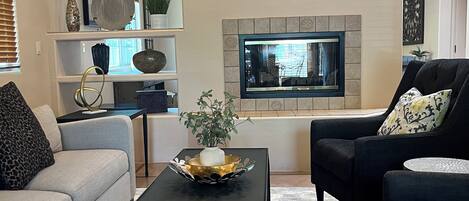 Smart TV, fireplace