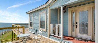 Family Friendly Waterfront Home | Private backyard