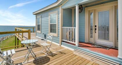 Family Friendly Waterfront Home | Private backyard