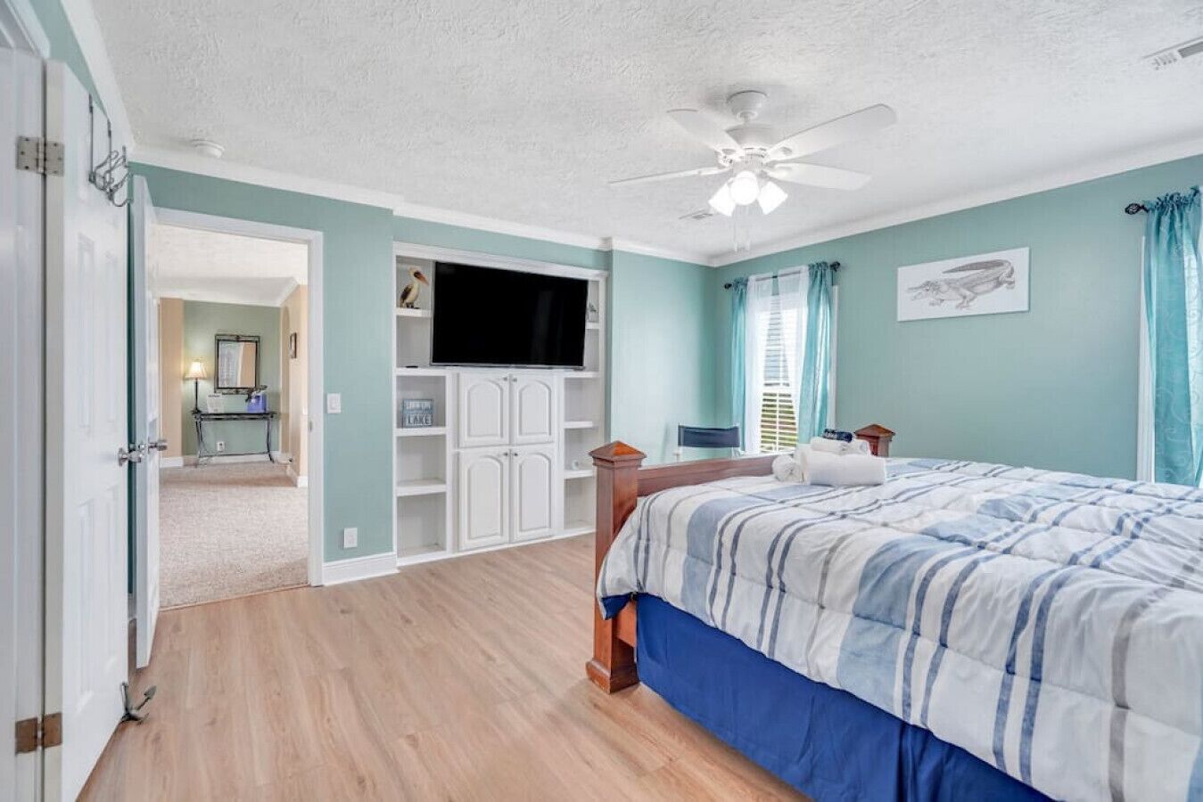 4 bedrooms, iron/ironing board, free WiFi, bed sheets