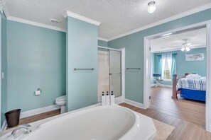 Sèche-cheveux, serviettes fournies