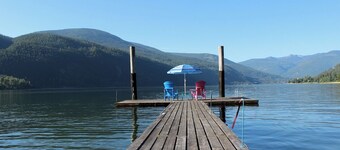 Beautiful Beach front cottage near Nelson, BC