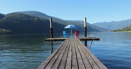 Beautiful Beach front cottage near Nelson, BC