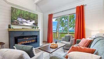 電視、壁爐、電子遊戲、 辦公室