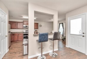 Private kitchen - Quiet Comfy Home near Hobby Airport (Houston)