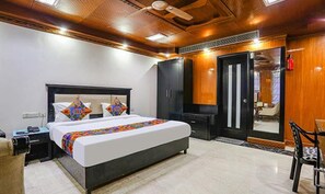 Premium Room, 1 Double Bed | Egyptian cotton sheets, premium bedding, in-room safe, free WiFi - Fabhotel Blue Moon Home Stay (New Delhi)