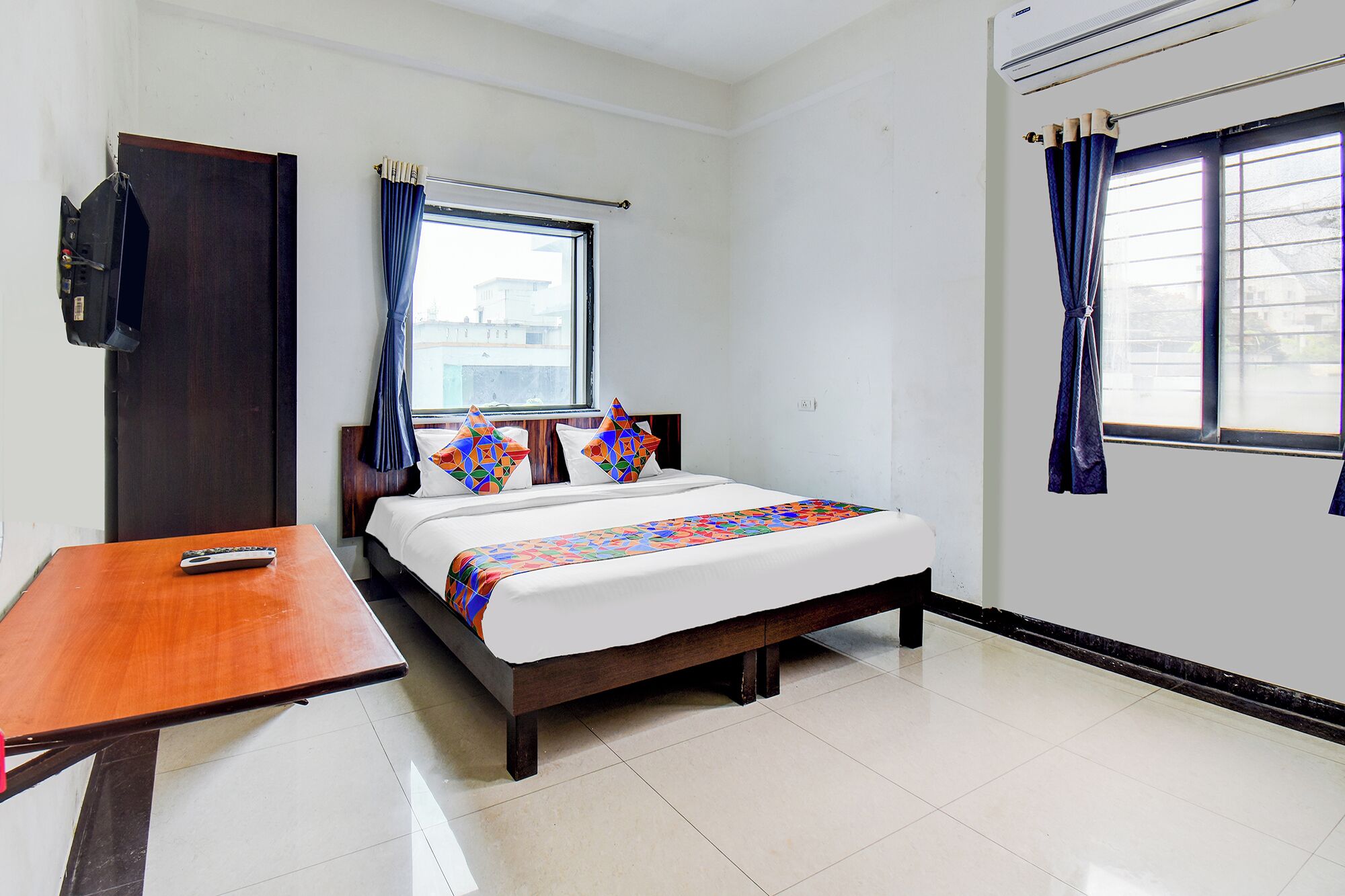 Egyptian cotton sheets, premium bedding, in-room safe, free WiFi