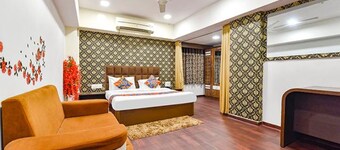 Fabhotel Blue Moon I