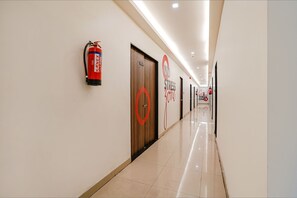 Lobby - Fabhotel Lotus I (Surat)