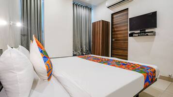 Egyptian cotton sheets, premium bedding, in-room safe, free WiFi