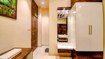 Egyptian cotton sheets, premium bedding, in-room safe, free WiFi